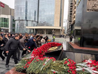 Nizami rayon ictimaiyyəti "Ana harayı” abidəsini ziyarət edib - 26.02.2026