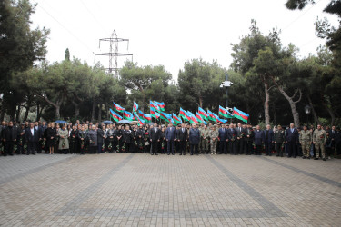 27 Sentyabr - Anım Günü ilə əlaqədar “Nizami rayonu Vətən Müharibəsi Şəhidləri" memorial kompleksi önündə tədbir keçirilib - 27.09.2025