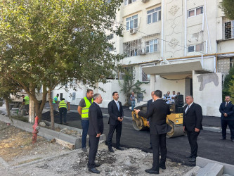 Nizami Rayon İcra Hakimiyyətinin başçısı Tofiq Abbasov küçəsi 39 ünvanında aparılan təmir işləri ilə tanış olub - 25.08.2025