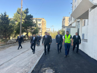 Nizami Rayon İcra Hakimiyyətinin başçısı Tofiq Abbasov küçəsi 39 ünvanında aparılan təmir işləri ilə tanış olub - 25.08.2025