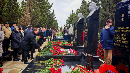 Qazaxıstanın Aktau şəhəri yaxınlığında AZAL təyyarəsinin həlak olan ekipaj üzvlərinin məzarlarını ziyarət edilib - 25.12.2025