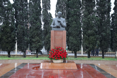 Nizami rayonunda Ulu Öndər Heydər Əliyevin Anım gününə həsr olunmuş tədbir keçirilib - 11.12.2025