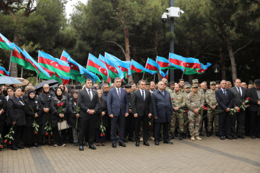 27 Sentyabr - Anım Günü ilə əlaqədar “Nizami rayonu Vətən Müharibəsi Şəhidləri" memorial kompleksi önündə tədbir keçirilib - 27.09.2025