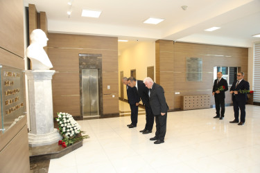 Nizami Rayon İcra Hakimiyyətində Ümummilli Lider Heydər Əliyevin xatirəsi ehtiramla anılıb - 10.05.2025