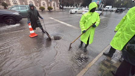 Nizami rayonunda intensiv yağan yağışların fəsadları operativ şəkildə aradan qaldırılıb - 30.03.2026