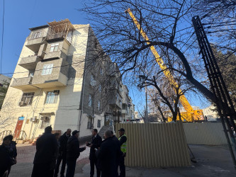 Rayon İcra Hakimiyyətinin başçısı Coşqun Cəbrayılov Ə.Vəliyev küçəsi 6 ünvanına baxış keçirib