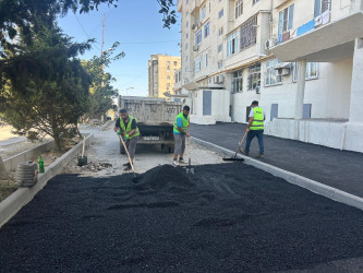 Nizami Rayon İcra Hakimiyyətinin başçısı Tofiq Abbasov küçəsi 39 ünvanında aparılan təmir işləri ilə tanış olub - 25.08.2025