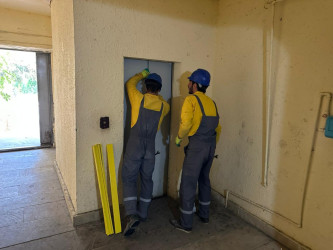 Nizami rayonunda çoxmənzilli yaşayış binalarına yeni liftlər quraşdırılır - 03.11.2025