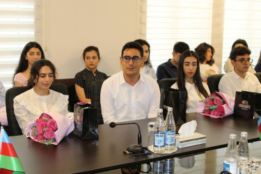 Nizami rayonunda qəbul imtahanlarında yüksək nəticə göstərən tələbələrlə görüş keçirilib - 15.09.2025