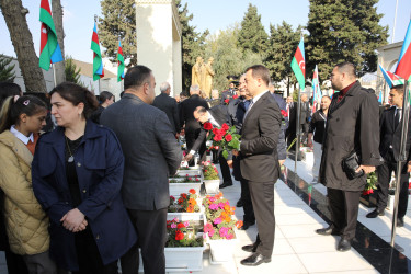 8 Noyabr – Şanlı Zəfər qələbəsinin 5-ci ildönümünü ilə əlaqədar Keşlə Şəhidlər Xiyabanı ziyarət edilib - 08.11.2025