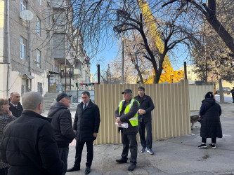 Rayon İcra Hakimiyyətinin başçısı Coşqun Cəbrayılov Ə.Vəliyev küçəsi 6 ünvanına baxış keçirib