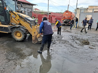 Keşlə qəsəbəsində kollektorun daşması nəticəsində yaranmış fəsadlar aradan qaldırılır - 11.04.2026