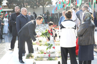 8 Noyabr – Şanlı Zəfər qələbəsinin 5-ci ildönümünü ilə əlaqədar Keşlə Şəhidlər Xiyabanı ziyarət edilib - 08.11.2025
