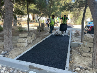 Nizami Rayon İcra Hakimiyyətinin başçısı Tofiq Abbasov küçəsi 39 ünvanında aparılan təmir işləri ilə tanış olub - 25.08.2025