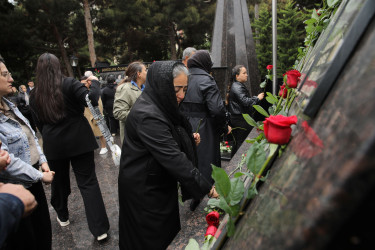 27 Sentyabr - Anım Günü ilə əlaqədar “Nizami rayonu Vətən Müharibəsi Şəhidləri" memorial kompleksi önündə tədbir keçirilib - 27.09.2025