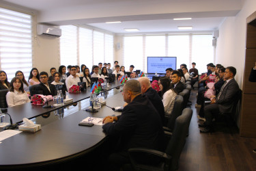 Nizami rayonunda qəbul imtahanlarında yüksək nəticə göstərən tələbələrlə görüş keçirilib - 15.09.2025