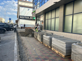 Nizamı rayonu ərazisində məhəllədaxili yollarda və səkilərdə təmir işləri aparılır - 21.06.2025