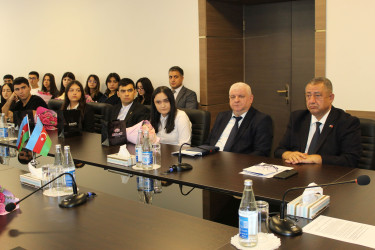 Nizami rayonunda qəbul imtahanlarında yüksək nəticə göstərən tələbələrlə görüş keçirilib - 15.09.2025