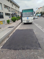 Nizami rayonunda intensiv yağıntıların yollarda yaratdığı fəsadlar aradan qaldırılır - 17.04.2026