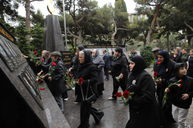 27 Sentyabr - Anım Günü ilə əlaqədar “Nizami rayonu Vətən Müharibəsi Şəhidləri" memorial kompleksi önündə tədbir keçirilib - 27.09.2025