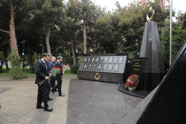 27 Sentyabr - Anım Günü ilə əlaqədar “Nizami rayonu Vətən Müharibəsi Şəhidləri" memorial kompleksi önündə tədbir keçirilib - 27.09.2025
