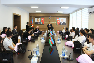 Nizami rayonunda qəbul imtahanlarında yüksək nəticə göstərən tələbələrlə görüş keçirilib - 15.09.2025