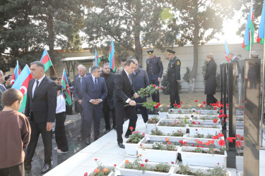 8 Noyabr – Şanlı Zəfər qələbəsinin 5-ci ildönümünü ilə əlaqədar Keşlə Şəhidlər Xiyabanı ziyarət edilib - 08.11.2025