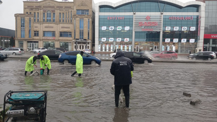 Nizami rayonunda intensiv yağan yağışların fəsadları operativ şəkildə aradan qaldırılıb - 30.03.2026