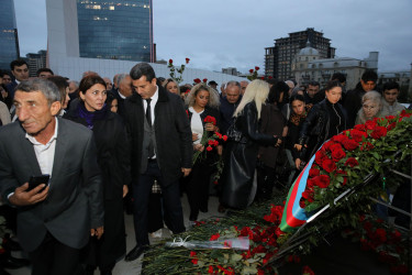 Nizami rayon ictimaiyyəti 27 Sentyabr – Anım Günündə Zəfər parkını ziyarət ediblər - 27.09.2025