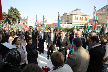 8 Noyabr – Şanlı Zəfər qələbəsinin 5-ci ildönümünü ilə əlaqədar Keşlə Şəhidlər Xiyabanı ziyarət edilib - 08.11.2025