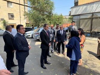 Nizami Rayon İcra Hakimiyyətinin başçısı təmir işləri aparılan ünvanlara  - Babək prospekti 73 və 75 - baxış keçirib - 05.08.2025