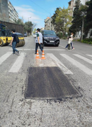 Nizami rayonunda intensiv yağıntıların yollarda yaratdığı fəsadlar aradan qaldırılır - 17.04.2026