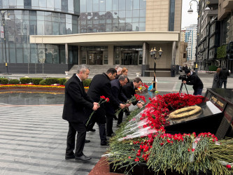 Nizami rayon ictimaiyyəti "Ana harayı” abidəsini ziyarət edib - 26.02.2026