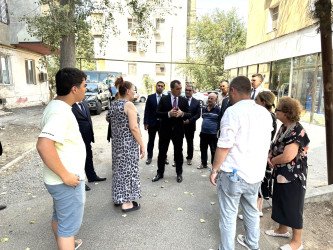 Nizami Rayon İcra Hakimiyyətinin başçısı təmir işləri aparılan ünvanlara  - Babək prospekti 73 və 75 - baxış keçirib - 05.08.2025