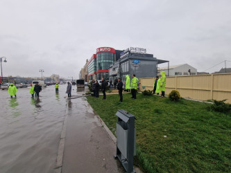 Nizami rayonunda intensiv yağan yağışların fəsadları operativ şəkildə aradan qaldırılıb - 30.03.2026