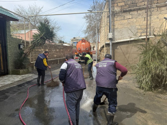 Keşlə qəsəbəsində kollektorun daşması nəticəsində yaranmış fəsadlar aradan qaldırılır - 11.04.2026