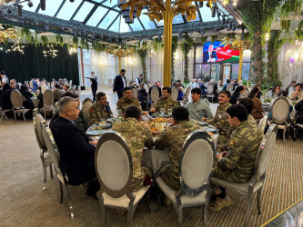 Nizami rayonunda Ulu Öndər Heydər Əliyevin ildönümü ilə əlaqədar ehsan süfrəsi açılıb - 12.12.2025