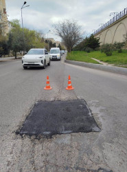 Nizami rayonunda intensiv yağıntıların yollarda yaratdığı fəsadlar aradan qaldırılır - 17.04.2026