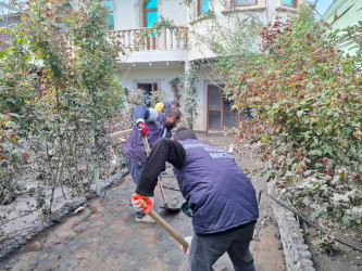 Keşlə qəsəbəsində kollektorun daşması nəticəsində yaranmış fəsadlar aradan qaldırılır - 11.04.2026