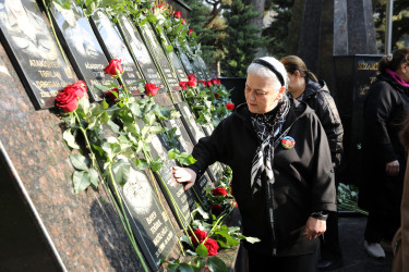 8 Noyabr – Şanlı Zəfər qələbəsinin 5-ci ildönümünü ilə əlaqədar “Nizami Rayon Vətən Müharibəsi Şəhidləri” Memorial Kompleksini ziyarət edilib - 08.11.2025