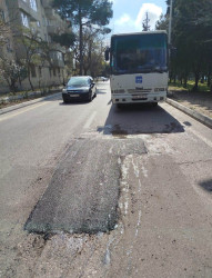 Nizami rayonunda intensiv yağıntıların yollarda yaratdığı fəsadlar aradan qaldırılır - 17.04.2026