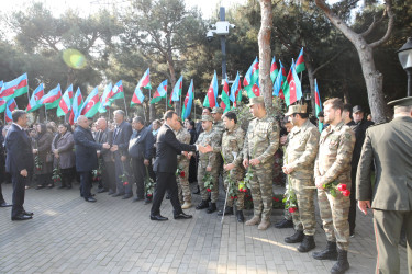 8 Noyabr – Şanlı Zəfər qələbəsinin 5-ci ildönümünü ilə əlaqədar “Nizami Rayon Vətən Müharibəsi Şəhidləri” Memorial Kompleksini ziyarət edilib - 08.11.2025