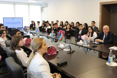 Nizami rayonunda qəbul imtahanlarında yüksək nəticə göstərən tələbələrlə görüş keçirilib - 15.09.2025