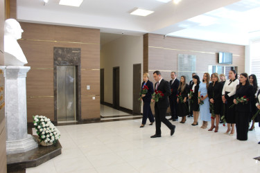 Rayon İcra Hakimiyyətində Beynəlxalq Müəllimlər Günü münasibətilə tədbir keçirilib - 03.10.2025