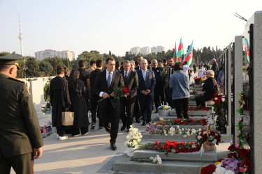 8 Noyabr – Şanlı Zəfər qələbəsinin 5-ci ildönümünü ilə əlaqədar Hərbi Memorial Məzarlıq ziyarət edilib - 08.11.2025