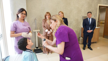 Məlhəm Beynəlxalq Hospitalda Zərifə xanım Əliyevanın doğum günü münasibətilə məktəblilər üçün növbəti ödənişsiz tibbi aksiya keçirilib -