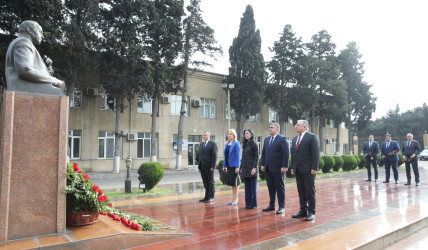 Nizami rayonunda Yeni Azərbaycan Partiyasının təsis olunmasının 33-cü ildönümü qeyd edilib - 18.11.2025