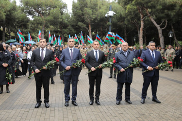 27 Sentyabr - Anım Günü ilə əlaqədar “Nizami rayonu Vətən Müharibəsi Şəhidləri" memorial kompleksi önündə tədbir keçirilib - 27.09.2025