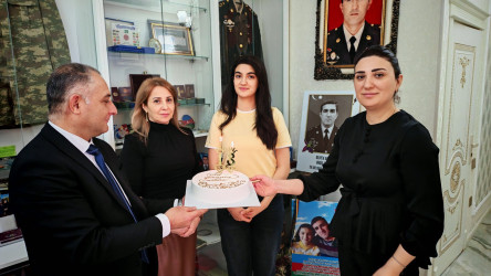 Vətən müharibəsi şəhidi polkovnik-leytenant Əliyev Anar Vaqif oğlunun ailəsi ziyarət olunub - 13.12.2025
