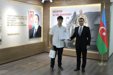 Nizami Rayon İcra Hakimiyyətinin başçısı beynəlxalq olimpiadalarda qalib olan rayon gəncləri ilə görüşüb - 22.08.2025